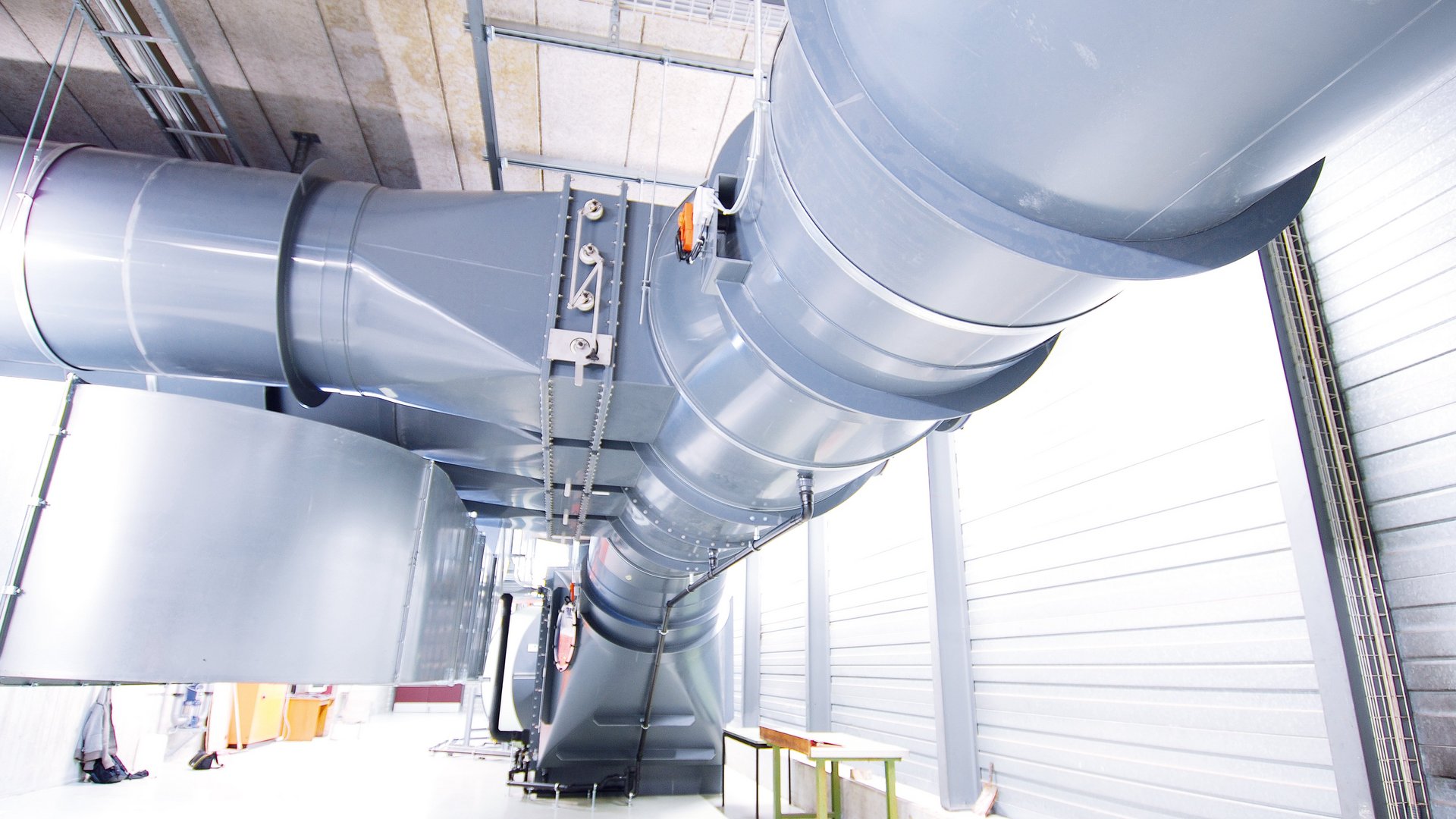 Ventilationskomponenter av plast monterade som ett komplett ventilationssystem för frånluft och frätande avgaser – Colasit