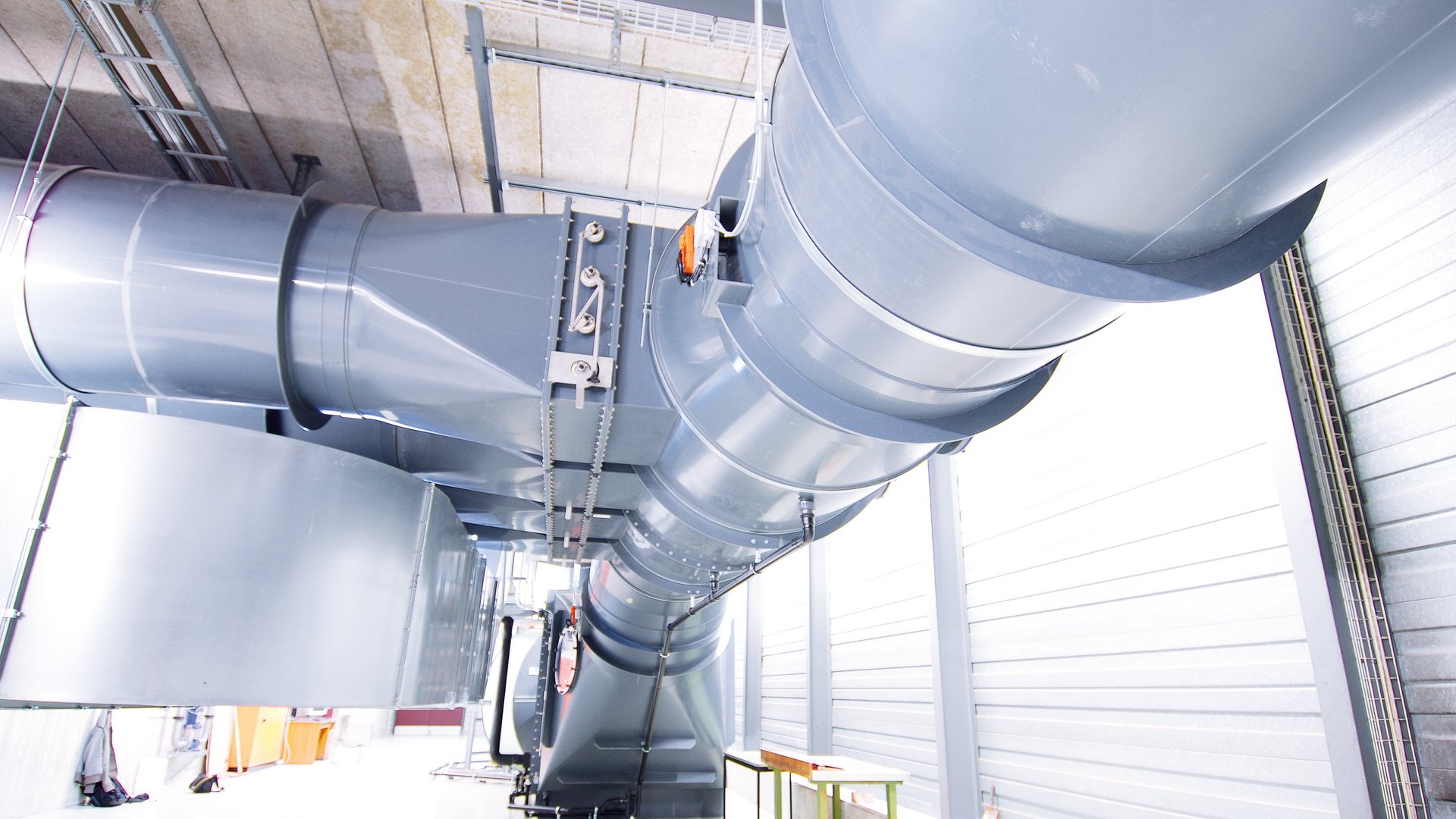 Ventilationskomponenter av plast monterade som ett komplett ventilationssystem för frånluft och frätande avgaser – Colasit