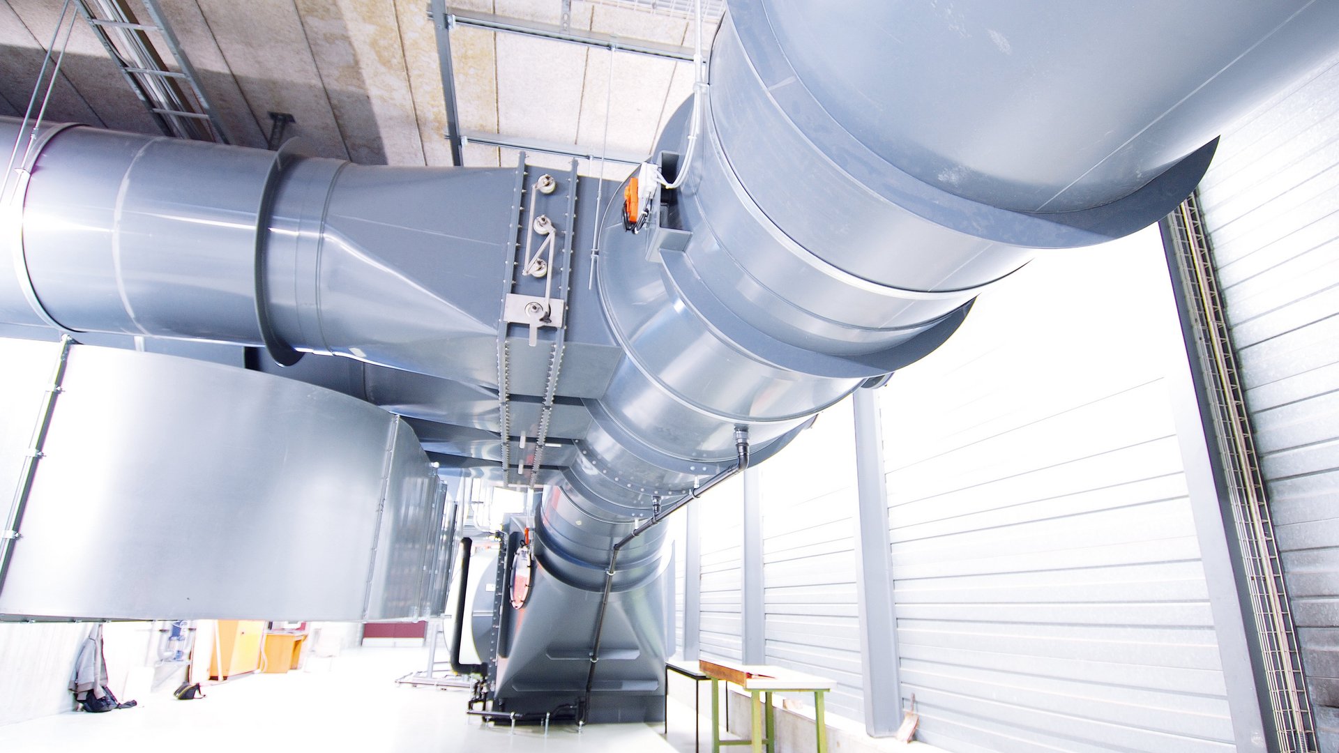 Ventilationskomponenter av plast monterade som ett komplett ventilationssystem för frånluft och frätande avgaser – Colasit